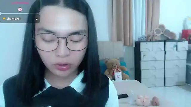 zhaviahale21 online show from July 26, 2026, 2:13 pm