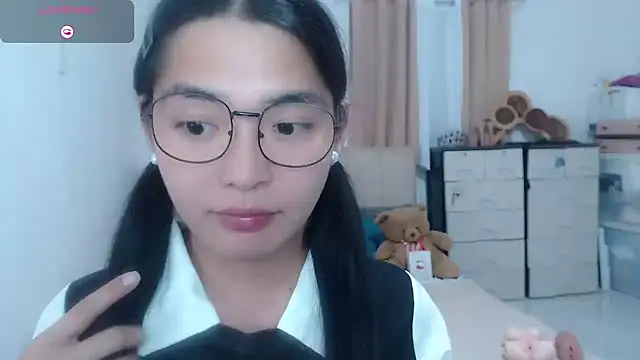 zhaviahale21 online show from July 28, 2026, 12:59 pm