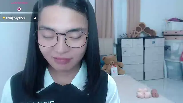 zhaviahale21 online show from July 28, 2026, 2:24 pm