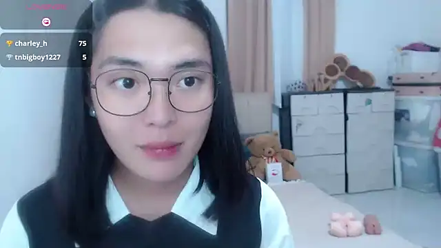 zhaviahale21 online show from July 28, 2026, 3:32 pm