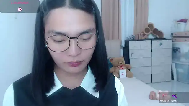 zhaviahale21 online show from July 29, 2026, 2:37 pm
