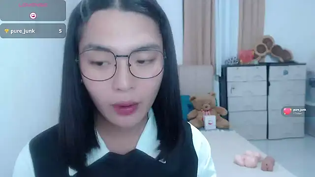 zhaviahale21 online show from August 2, 2026, 12:14 pm