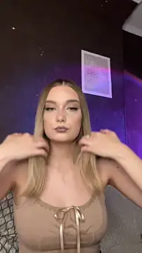 Alisa Rise online show from July 5, 2026, 5:31 pm