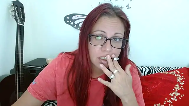LadyHellene online show from June 10, 2026, 5:28 am