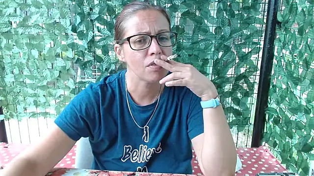 LadyHellene online show from July 3, 2026, 1:39 pm