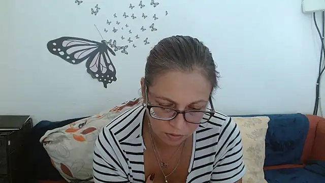 LadyHellene online show from July 16, 2026, 4:40 am