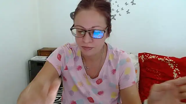 LadyHellene online show from August 7, 2026, 5:20 am