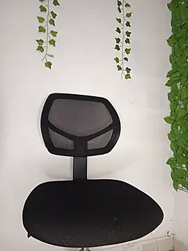 lianisrose online show from July 27, 2026, 9:33 pm
