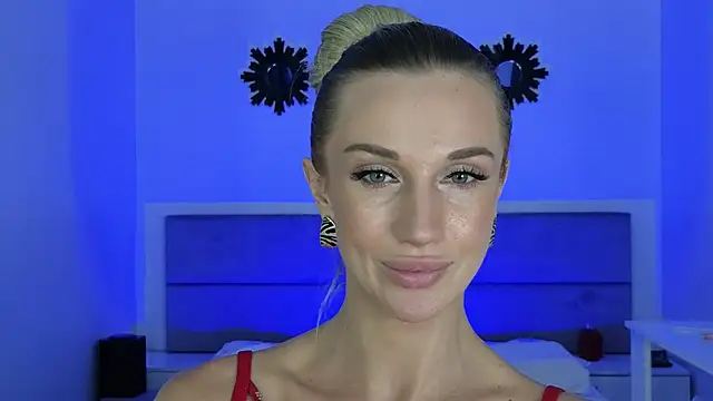 Megan Kira online show from July 13, 2026, 12:19 pm