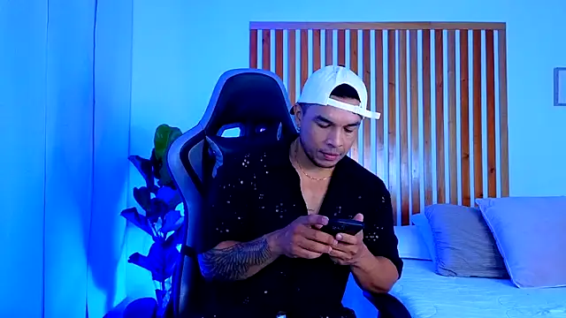 Snapshot of estebandelouis chatting on May 9, 2026, 12:49 am estebandelouis online show from May 9, 2026, 12:49 am