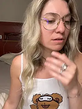 carlaaa online show from April 29, 2026, 8:59 pm