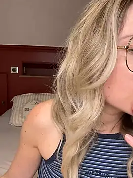 carlaaa online show from April 30, 2026, 8:15 pm