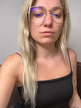 carlaaa online show from May 6, 2026, 8:36 pm