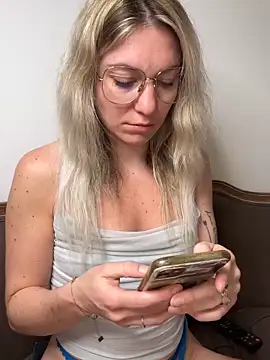 carlaaa online show from May 8, 2026, 8:58 pm