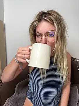 carlaaa online show from June 1, 2026, 8:32 pm
