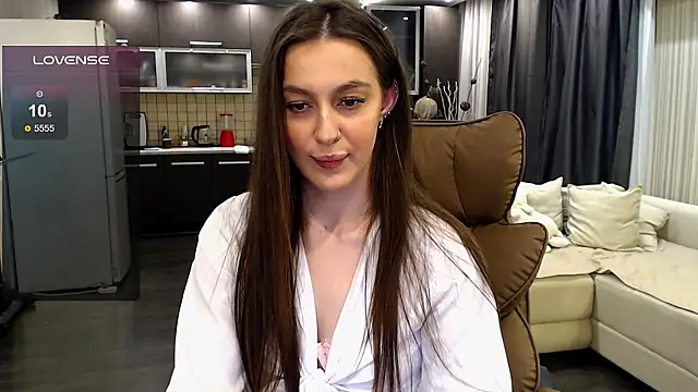 Doll Jasmine  online show from June 3, 2026, 9:53 pm