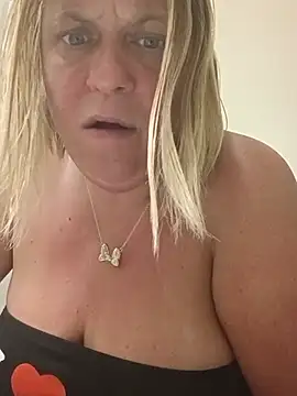 Playmate86 online show from July 12, 2026, 3:52 am