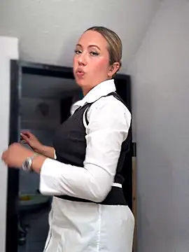 VIOLETA-25  online show from July 25, 2026, 2:36 pm