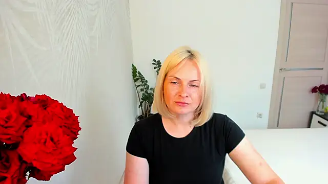 Snapshot of Alicee_Gracee chatting on June 17, 2026, 9:23 am Alicee Gracee online show from June 17, 2026, 9:23 am