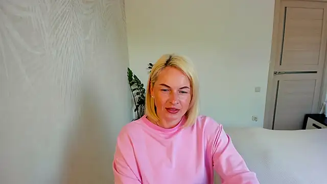 Snapshot of Alicee_Gracee chatting on June 21, 2026, 8:28 am Alicee Gracee online show from June 21, 2026, 8:28 am