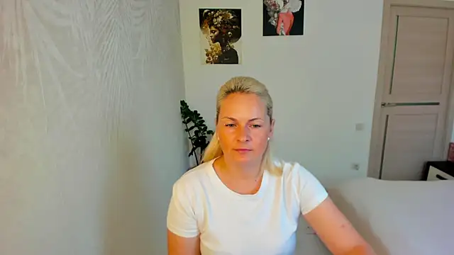 Snapshot of Alicee_Gracee chatting on August 3, 2026, 9:26 am Alicee Gracee online show from August 3, 2026, 9:26 am