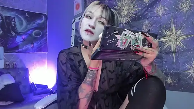 amelierouss online show from July 25, 2026, 7:50 am