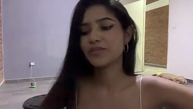 chiarabrielle00 online show from July 10, 2026, 1:32 am