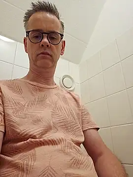 Hectorthyssen1 online show from July 18, 2026, 1:48 pm