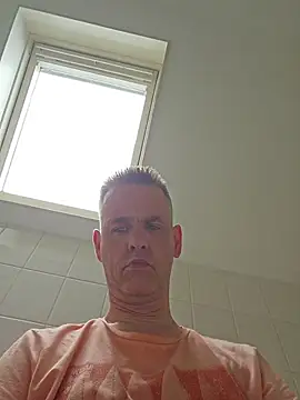 Hectorthyssen1 online show from August 4, 2026, 5:04 pm