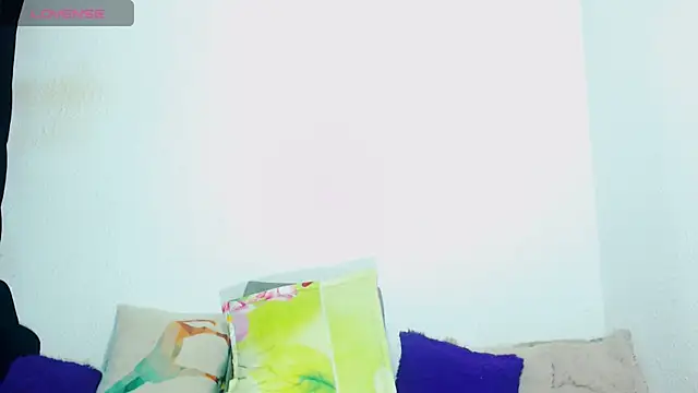 alexandrasexy32 online show from June 12, 2026, 4:06 pm