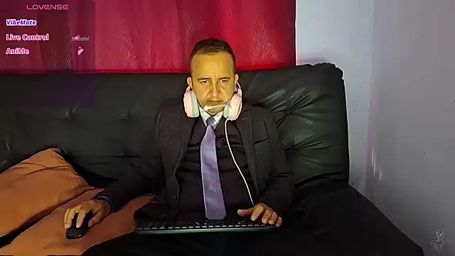 yazforeSolo online show from July 15, 2026, 2:11 pm