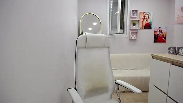 Milla Cutie18 online show from May 20, 2026, 4:51 am