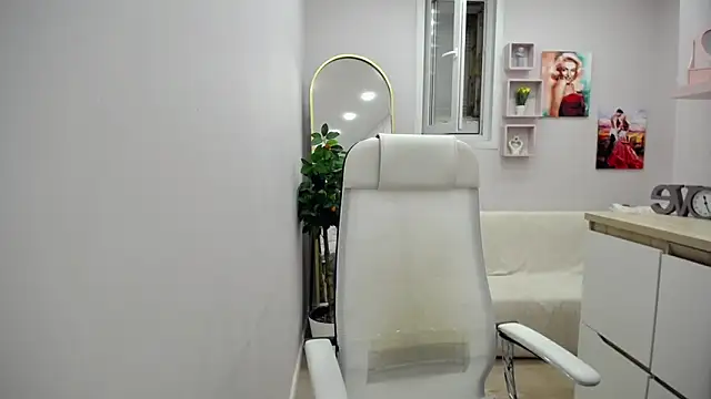 Milla Cutie18 online show from May 26, 2026, 5:14 am