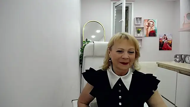 Milla Cutie18 online show from May 27, 2026, 5:04 am