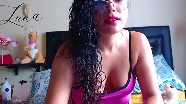 Lunavega1 online show from June 5, 2026, 4:56 pm