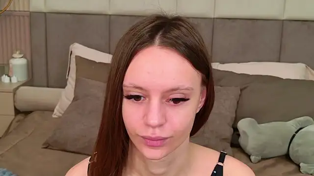 RebeccaMartons online show from February 4, 2025, 8:59 pm