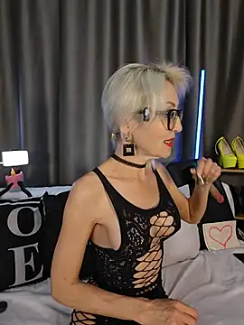 Milforja online show from June 19, 2026, 5:39 pm