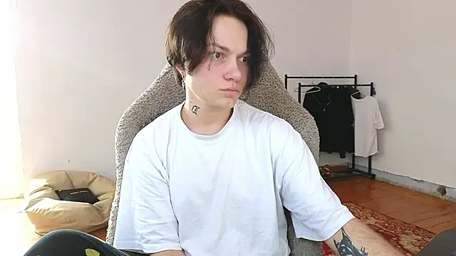 esajukyy online show from June 30, 2026, 4:02 am