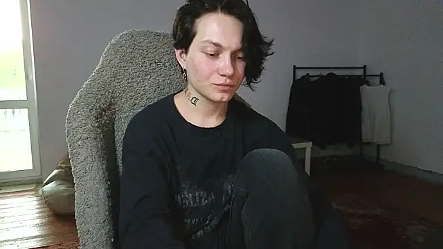 esajukyy online show from July 2, 2026, 2:34 pm