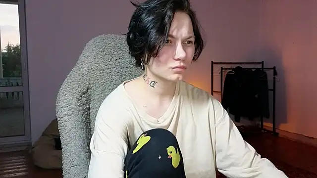 esajukyy online show from July 6, 2026, 3:25 pm