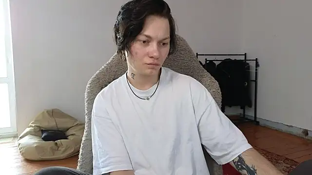 esajukyy online show from July 7, 2026, 7:23 am