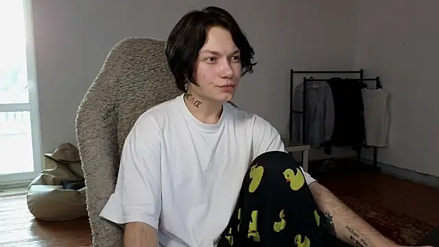 esajukyy online show from July 12, 2026, 1:57 pm