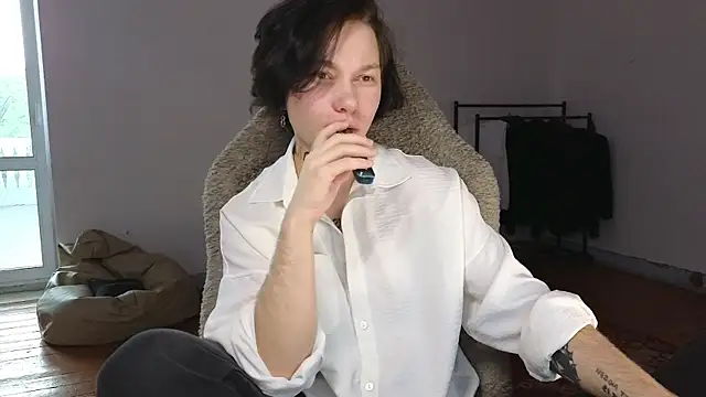 esajukyy online show from July 22, 2026, 1:36 pm