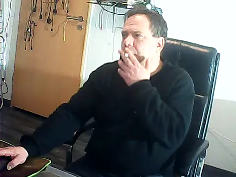DauerAkt8069 online show from December 4, 2025, 12:20 am