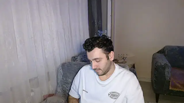 handsomeee04 online show from June 13, 2026, 11:13 pm