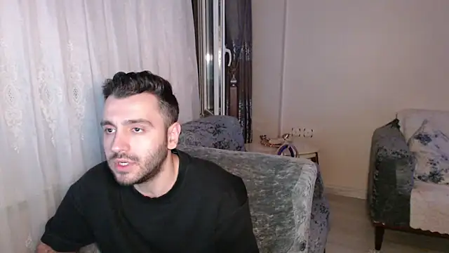handsomeee04 online show from June 19, 2026, 10:35 pm