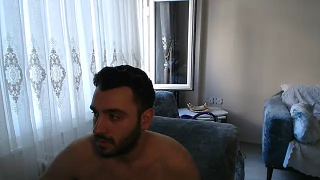 handsomeee04 online show from June 23, 2026, 4:05 pm