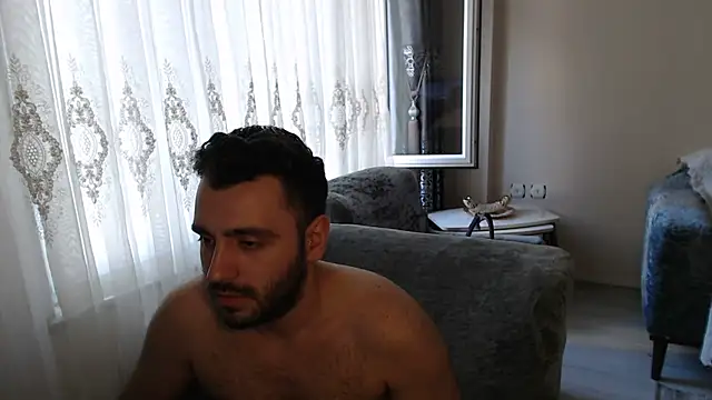 handsomeee04 online show from June 24, 2026, 4:11 am
