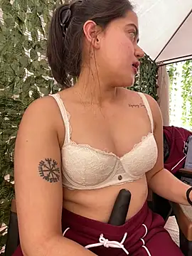 Camila pinkk online show from July 24, 2026, 2:37 pm