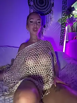 CheekyChels online show from July 21, 2026, 9:39 pm